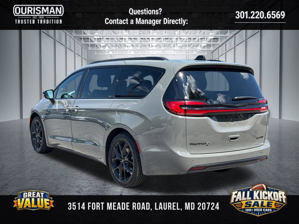 Used 2025 Chrysler Pacifica Limited FWD image 4