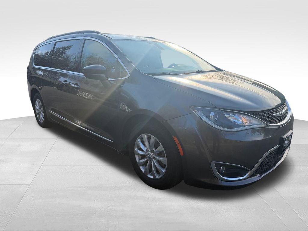 Used 2017 Chrysler Pacifica Touring-L image 10