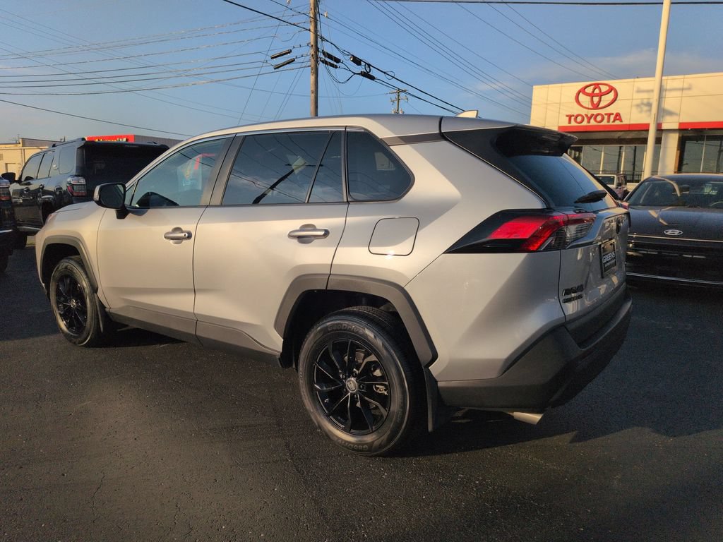 Certified 2024 Toyota RAV4 LE AWD/4WD image 3