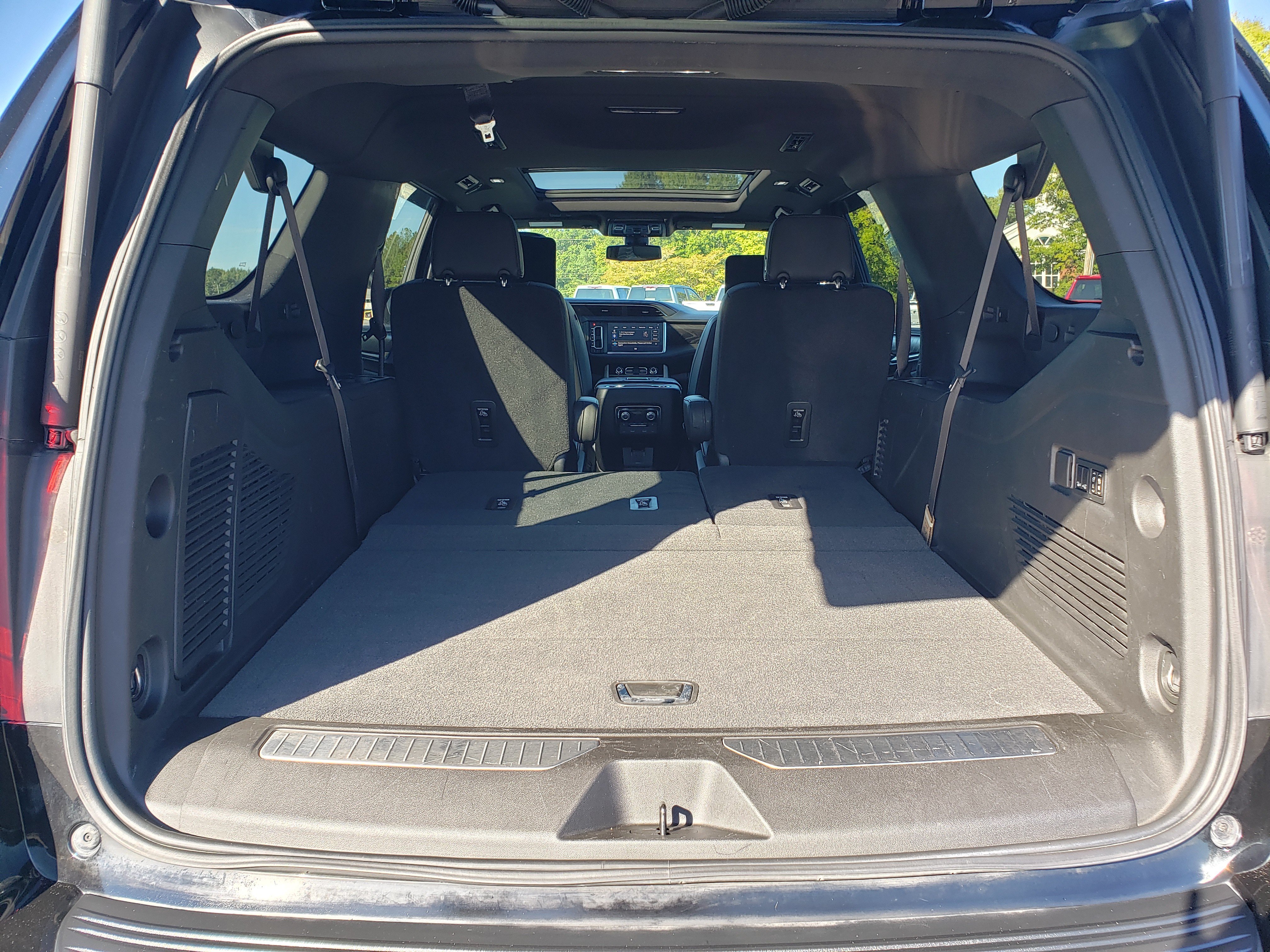 Used 2021 GMC Yukon XL Denali AWD/4WD image 12