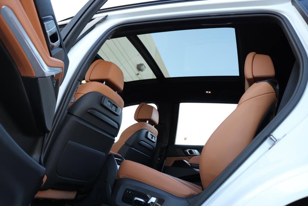 Used 2021 BMW X7 xDrive40i w/ M Sport Package image 39