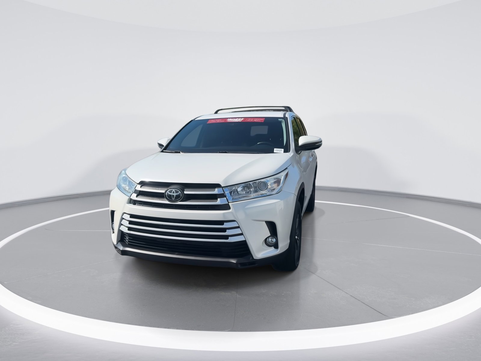 Used 2018 Toyota Highlander Plus FWD image 3