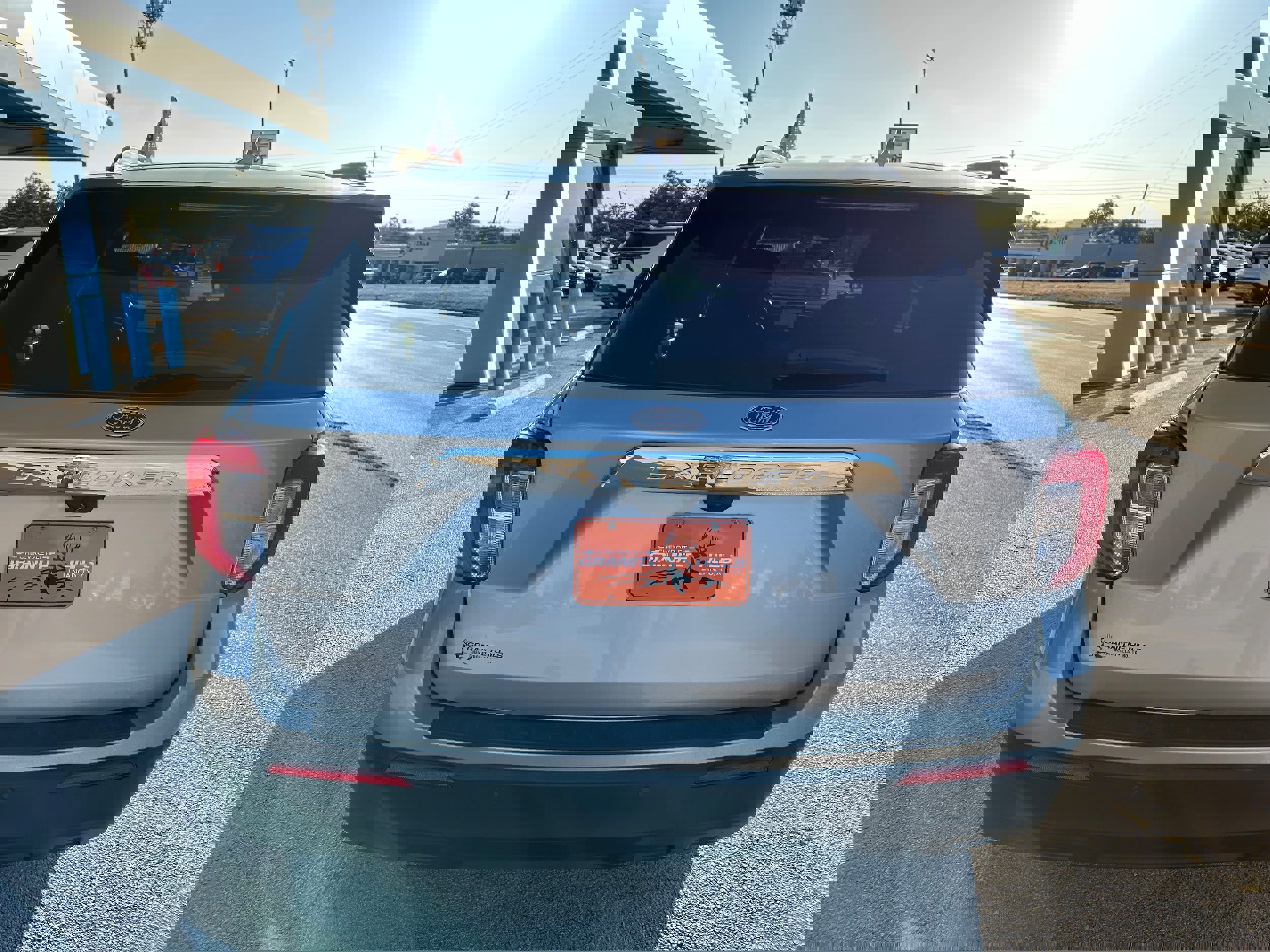 Used 2020 Ford Explorer XLT image 4