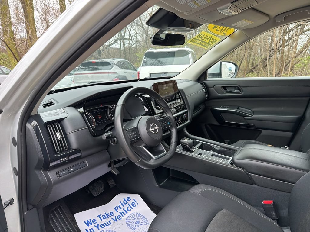 Used 2024 Nissan Pathfinder SV FWD image 16