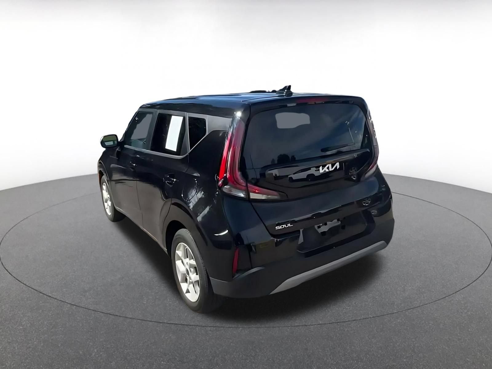 Used 2025 Kia Soul LX w/ LX Technology Package FWD image 10