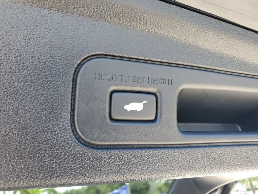Used 2025 Acura MDX w/ Technology Package FWD image 9