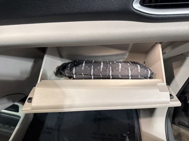 Used 2023 Chrysler Pacifica Touring-L image 39