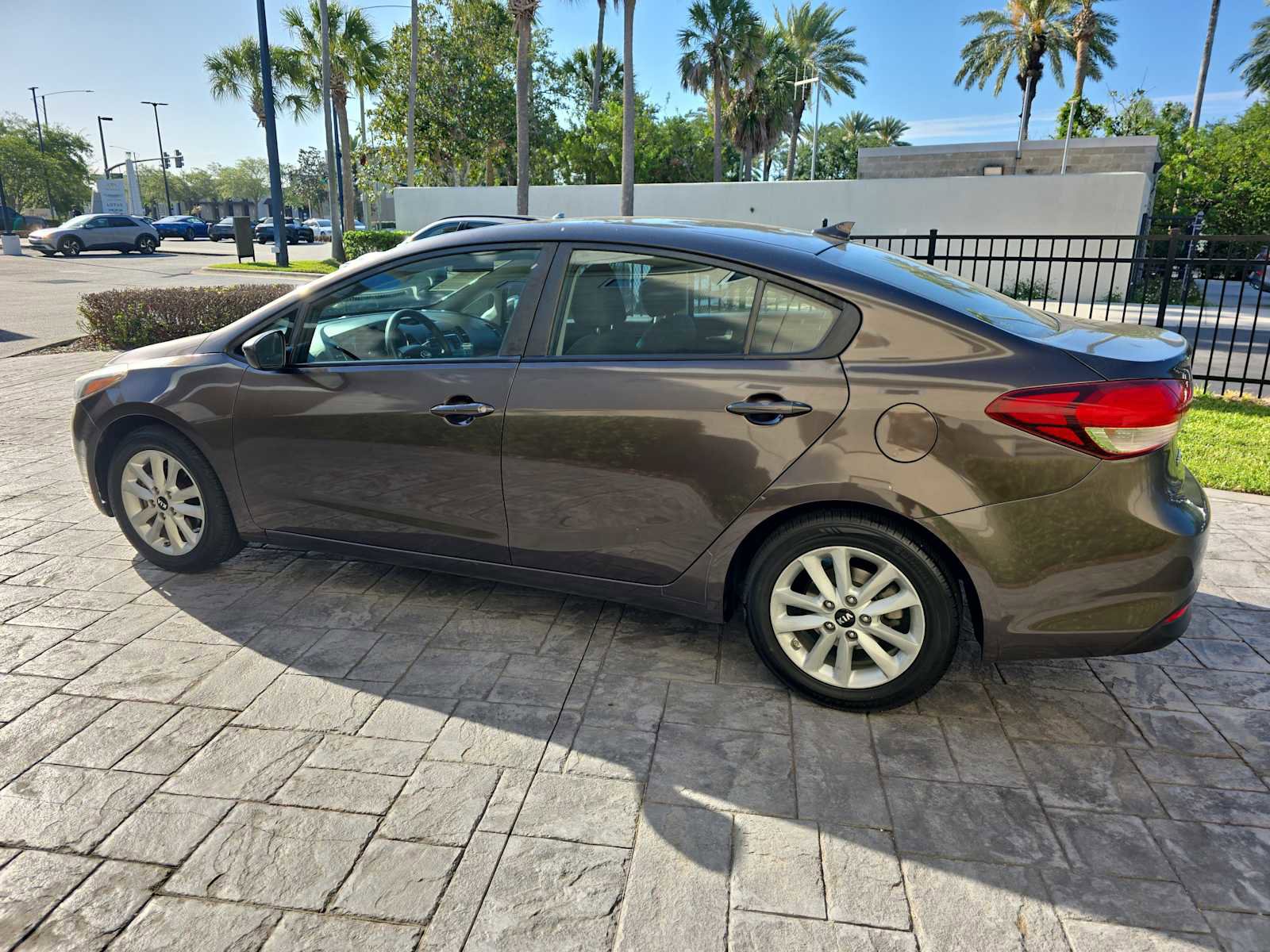 Used 2017 Kia Forte LX w/ LX Popular Package FWD image 5