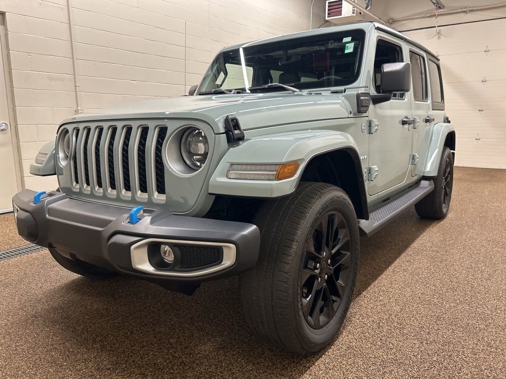 Used 2023 Jeep Wrangler Unlimited Sahara w/ Cold Weather Group AWD/4WD image 5
