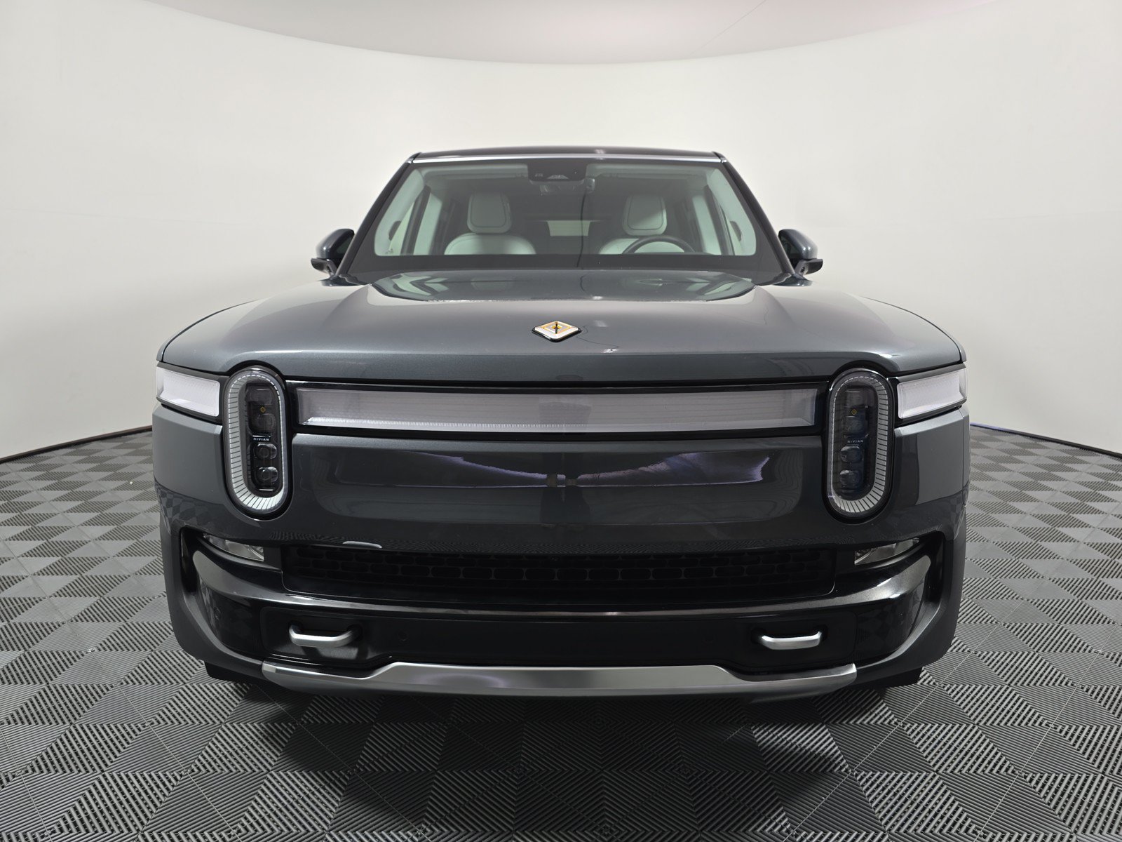 Used 2024 Rivian R1S Adventure AWD/4WD image 8