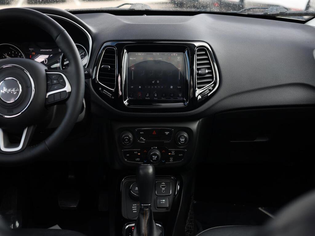 Used 2018 Jeep Compass Limited w/ Navigation Group image 11