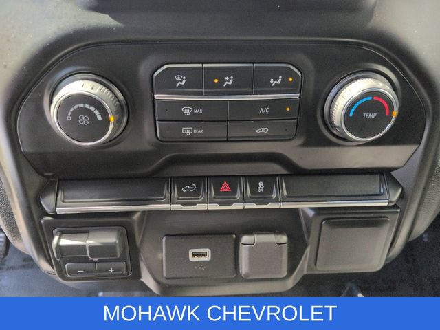 Certified 2020 Chevrolet Silverado 1500 Custom w/ Custom Value Package AWD/4WD image 18