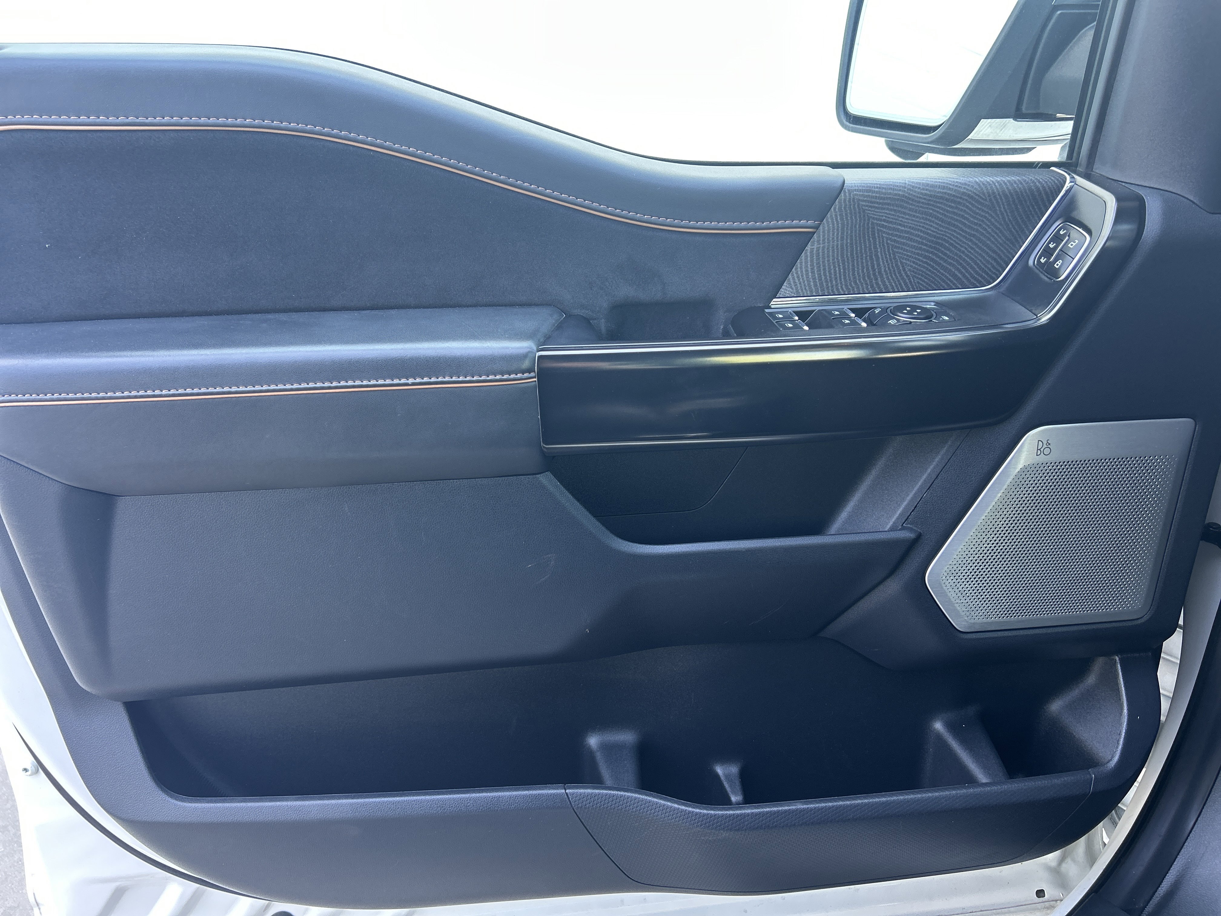 Used 2023 Ford F150 Platinum w/ FX4 Off-Road Package AWD/4WD image 27