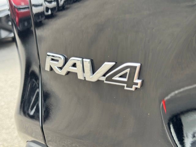 Used 2022 Toyota RAV4 XLE w/ Convenience Package FWD image 13