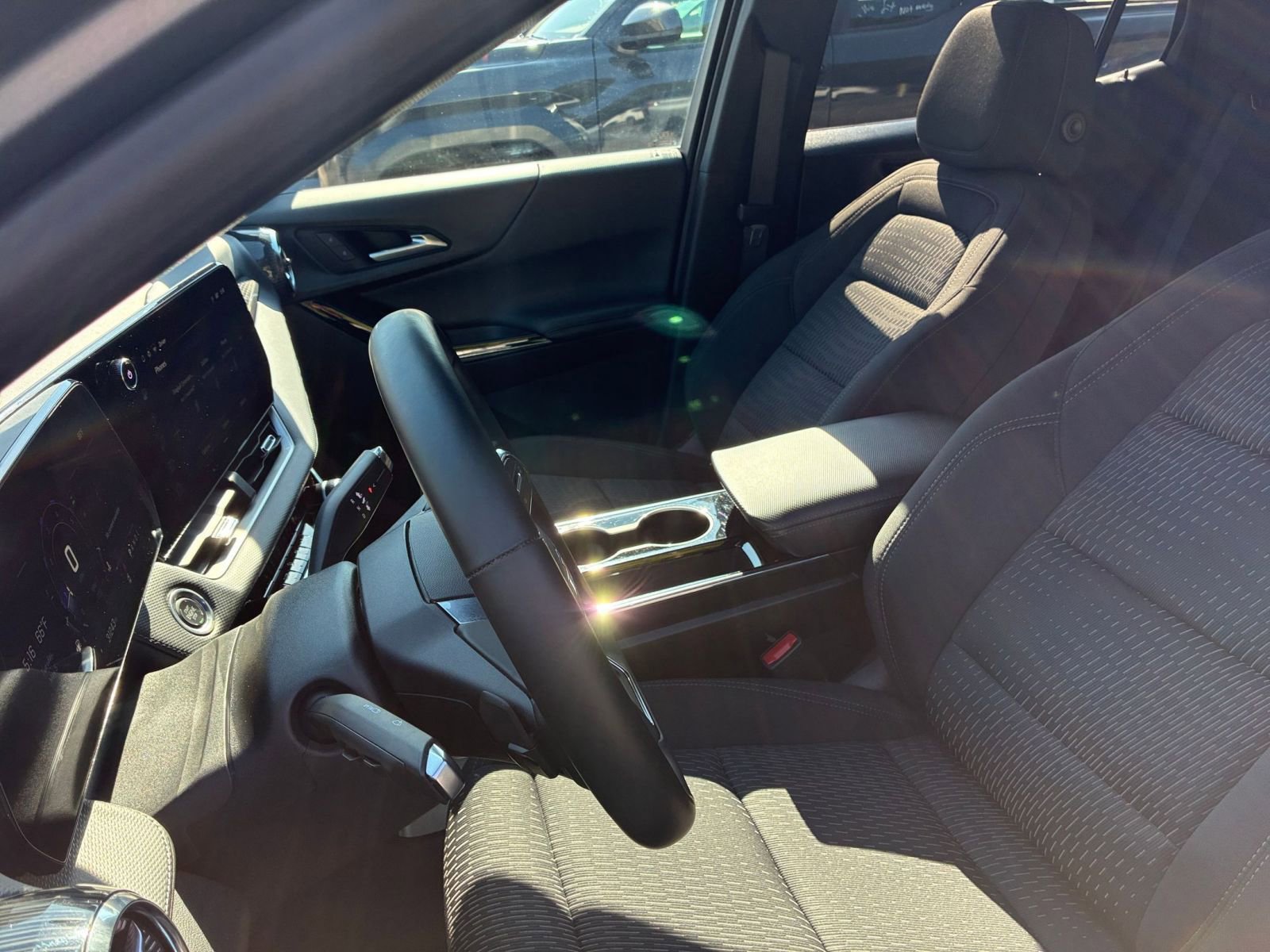 Used 2025 Chevrolet Equinox LT FWD image 37