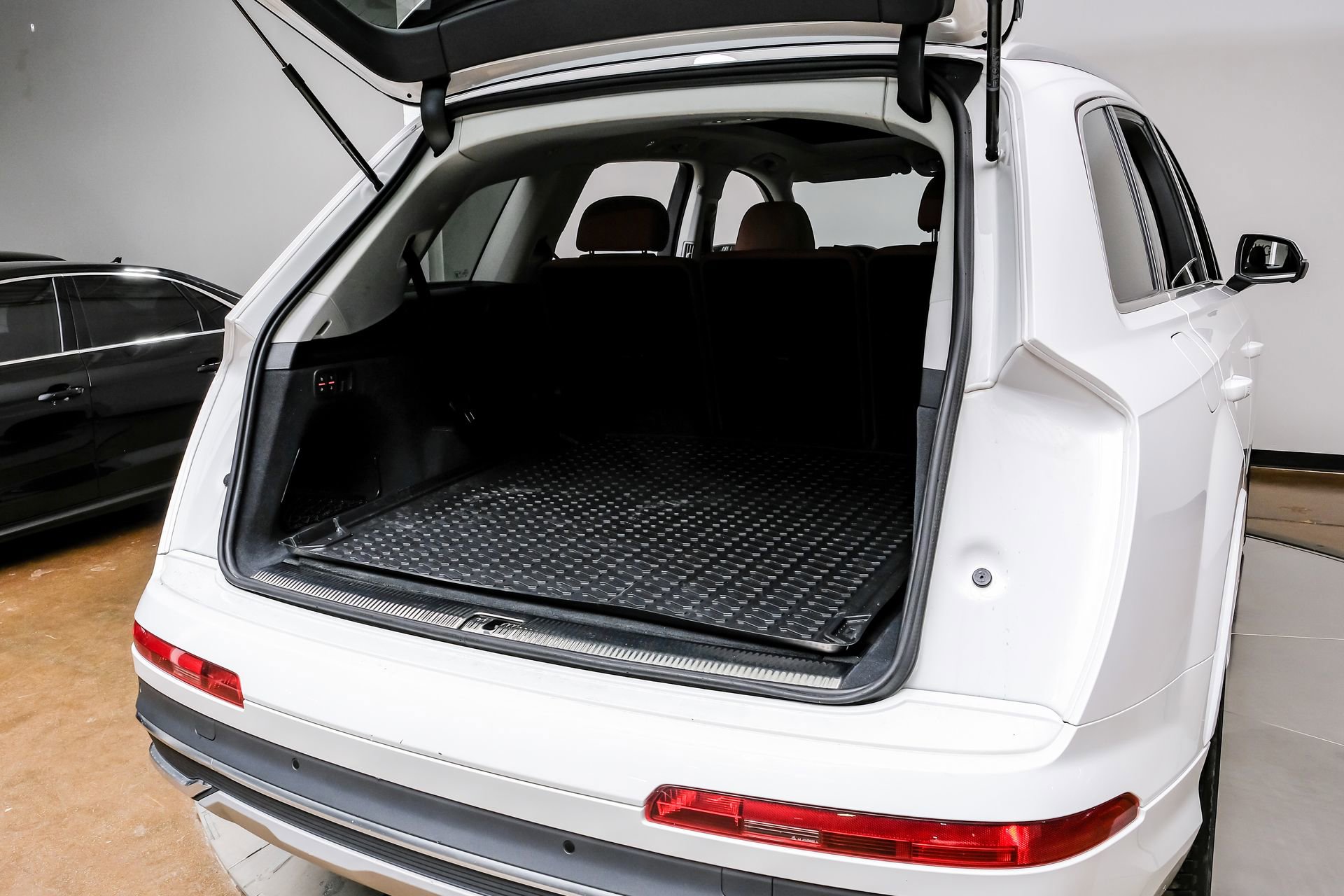 Used 2023 Audi Q7 3.0T Premium w/ Convenience Package image 56