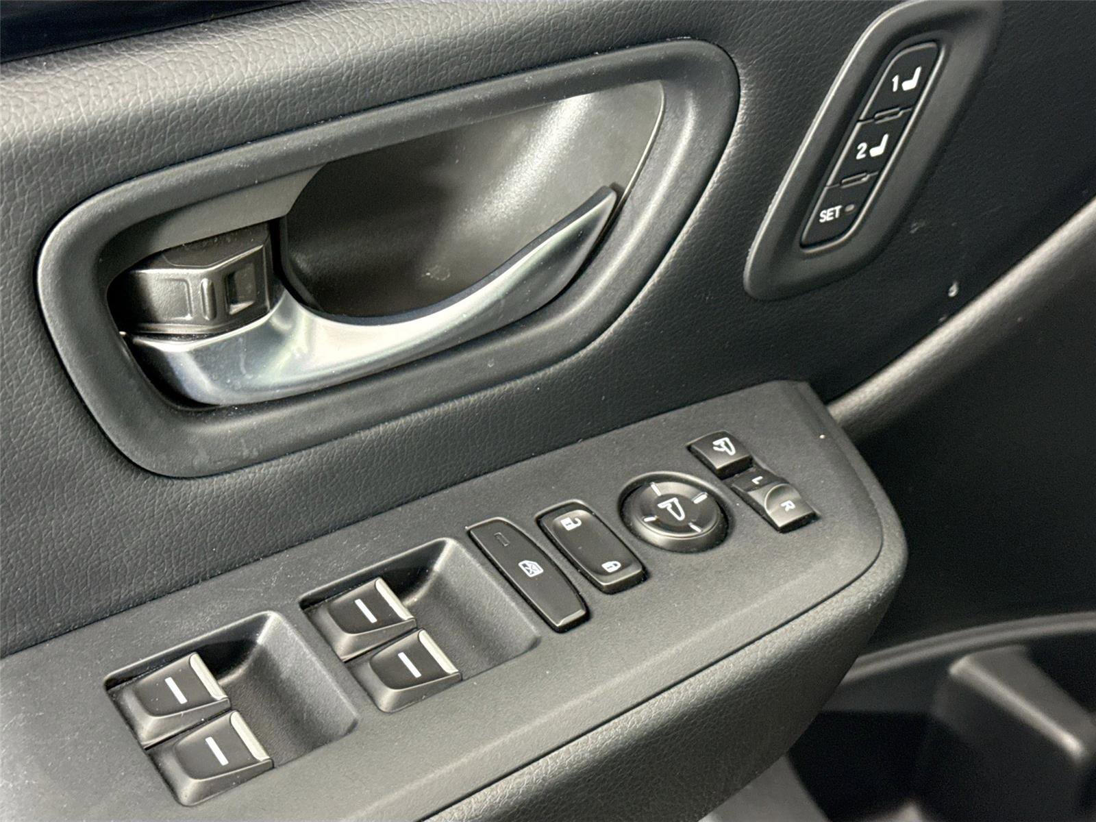 Used 2025 Honda Pilot TrailSport image 28