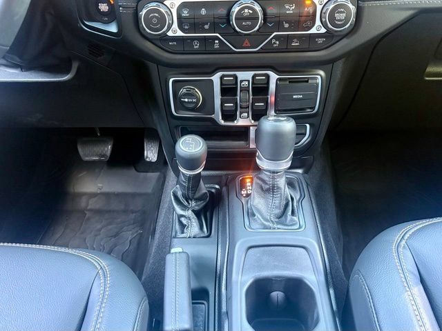 Used 2025 Jeep Wrangler Unlimited Sahara AWD/4WD image 22