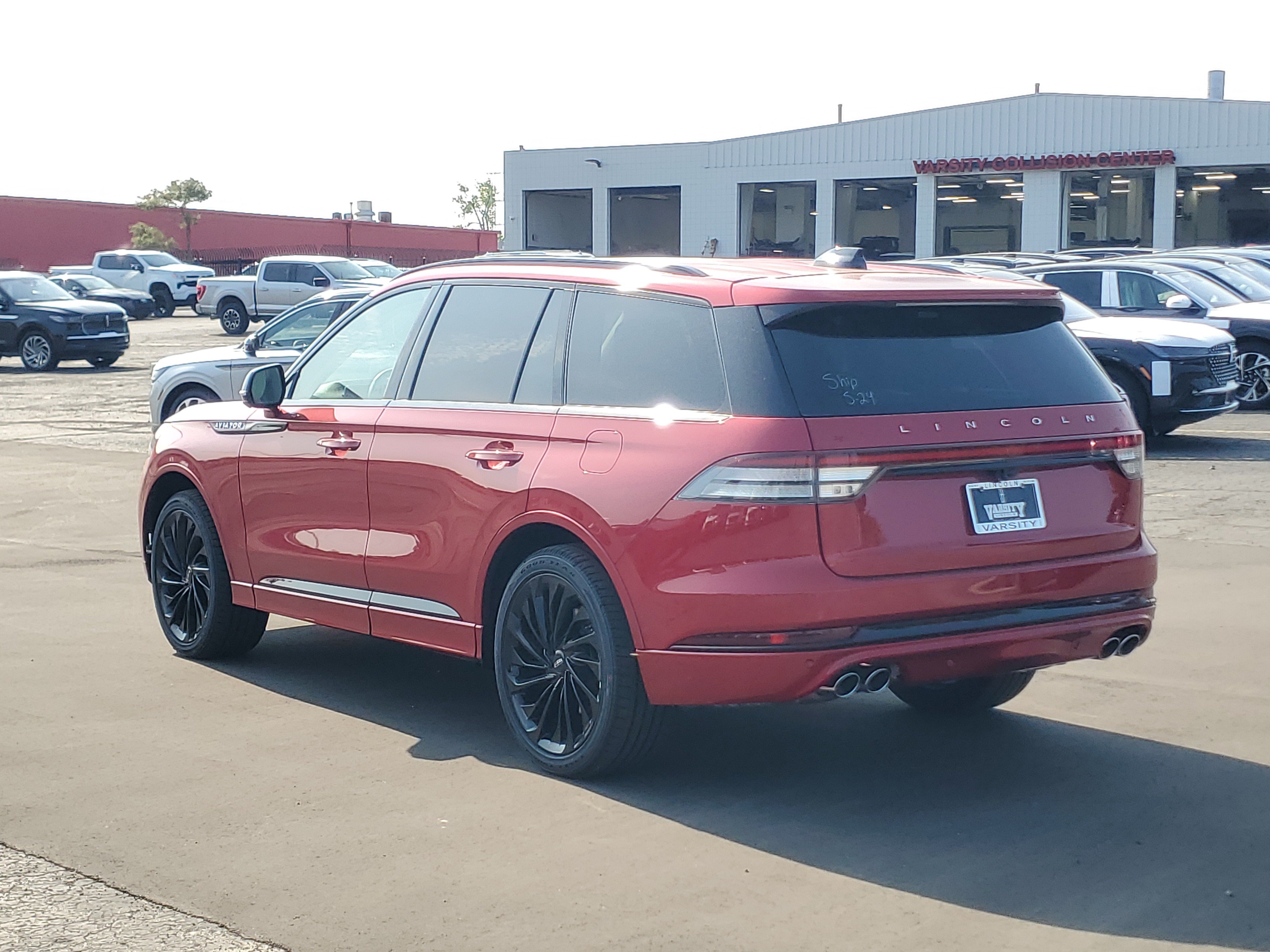 New 2026 Lincoln Aviator Reserve w/ Jet Appearance Package AWD/4WD image 3