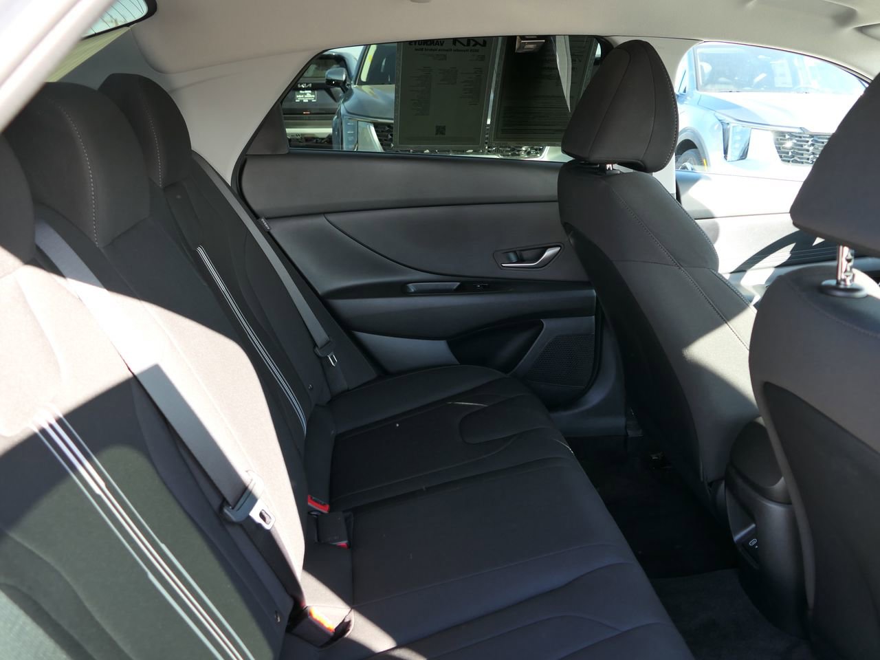 Used 2025 Hyundai Elantra Blue image 22