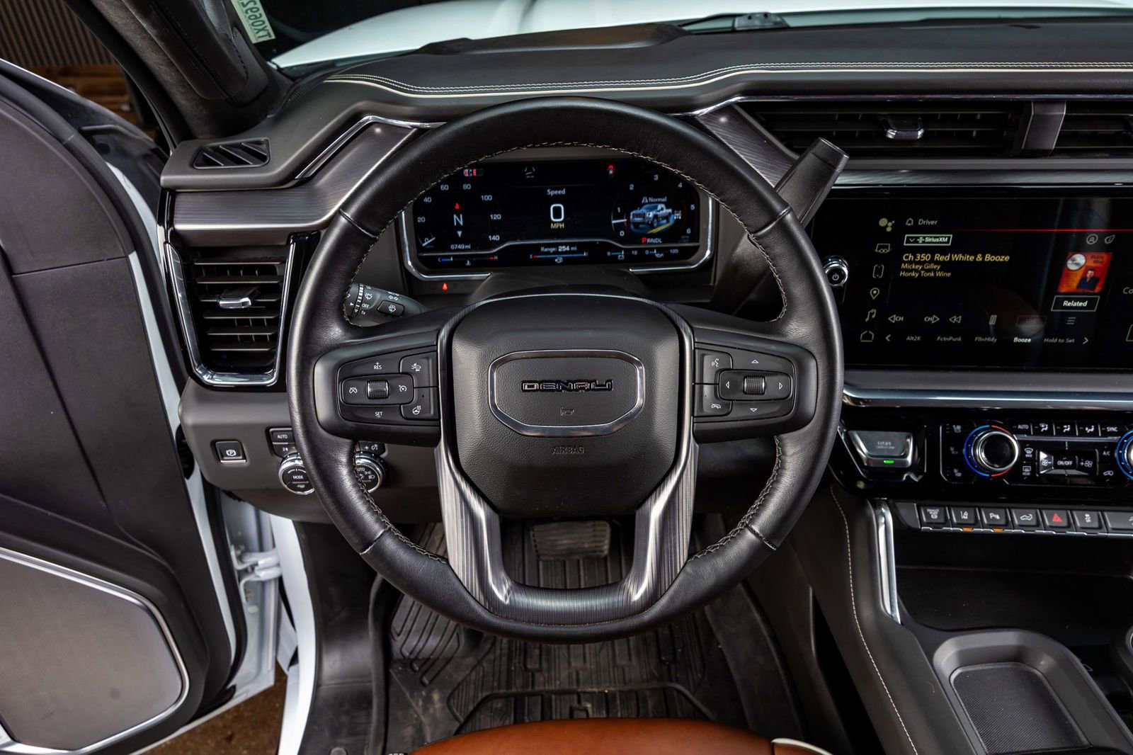 Used 2025 GMC Sierra 2500 Denali Ultimate image 19