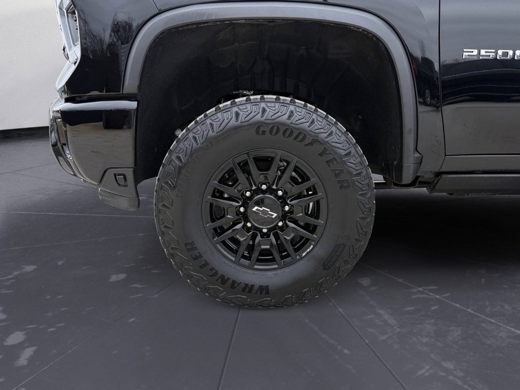 Used 2025 Chevrolet Silverado 2500 ZR2 w/ Technology Package image 19