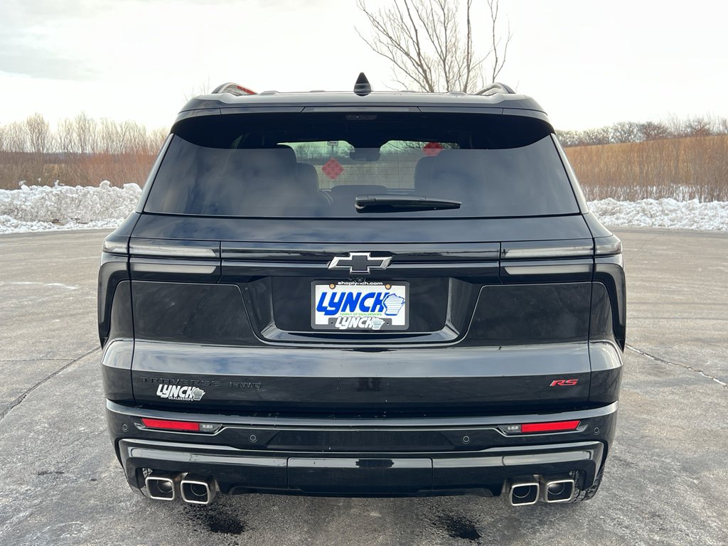Used 2024 Chevrolet Traverse RS image 3