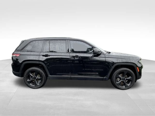 Used 2023 Jeep Grand Cherokee Altitude image 9