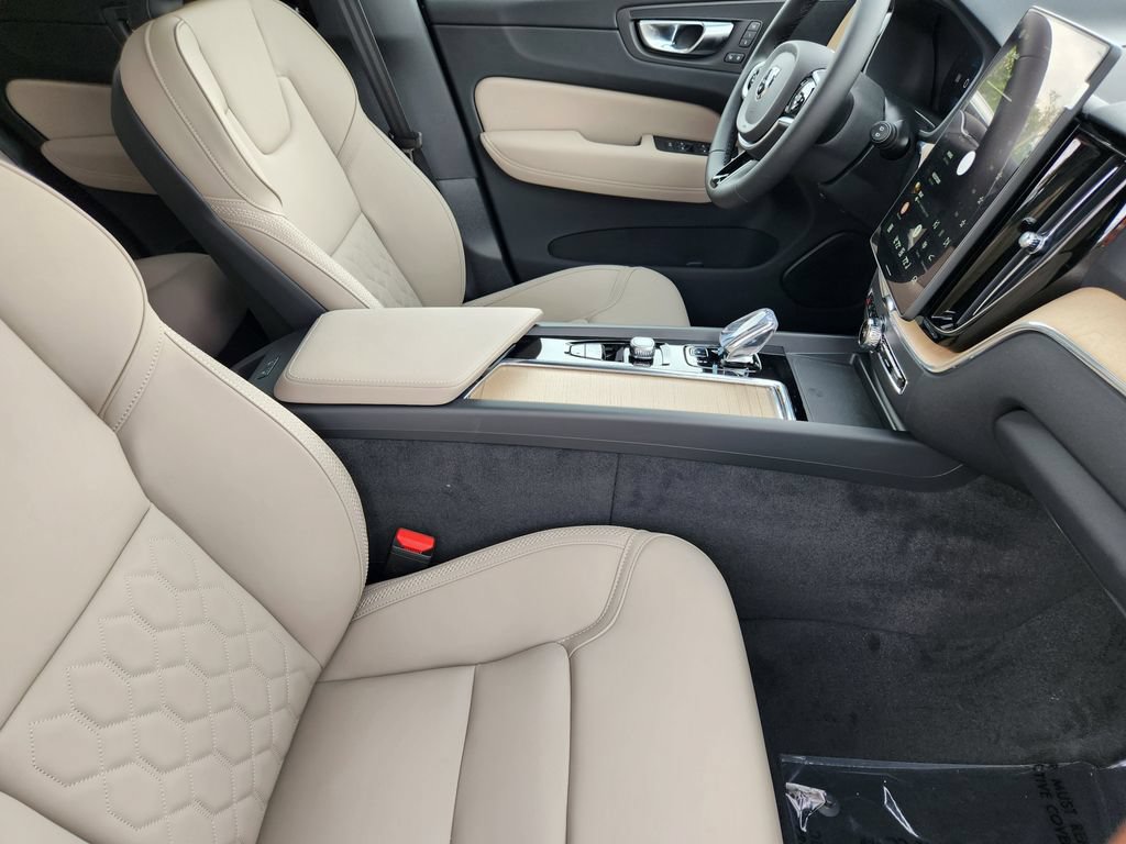 New 2026 Volvo XC60 B5 Plus w/ Protection Package Premier AWD/4WD image 5