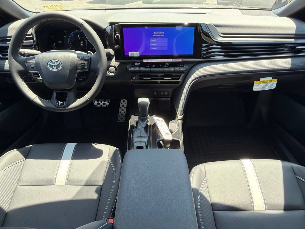 New 2026 Toyota Camry Hybrid FWD image 31
