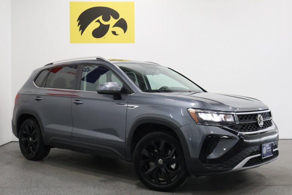 Used 2022 Volkswagen Taos SE image 2