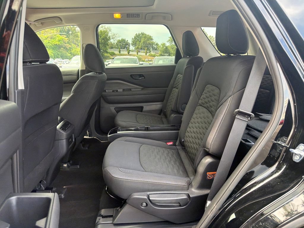 Certified 2025 Nissan Pathfinder SV w/ SV Premium Package FWD image 27