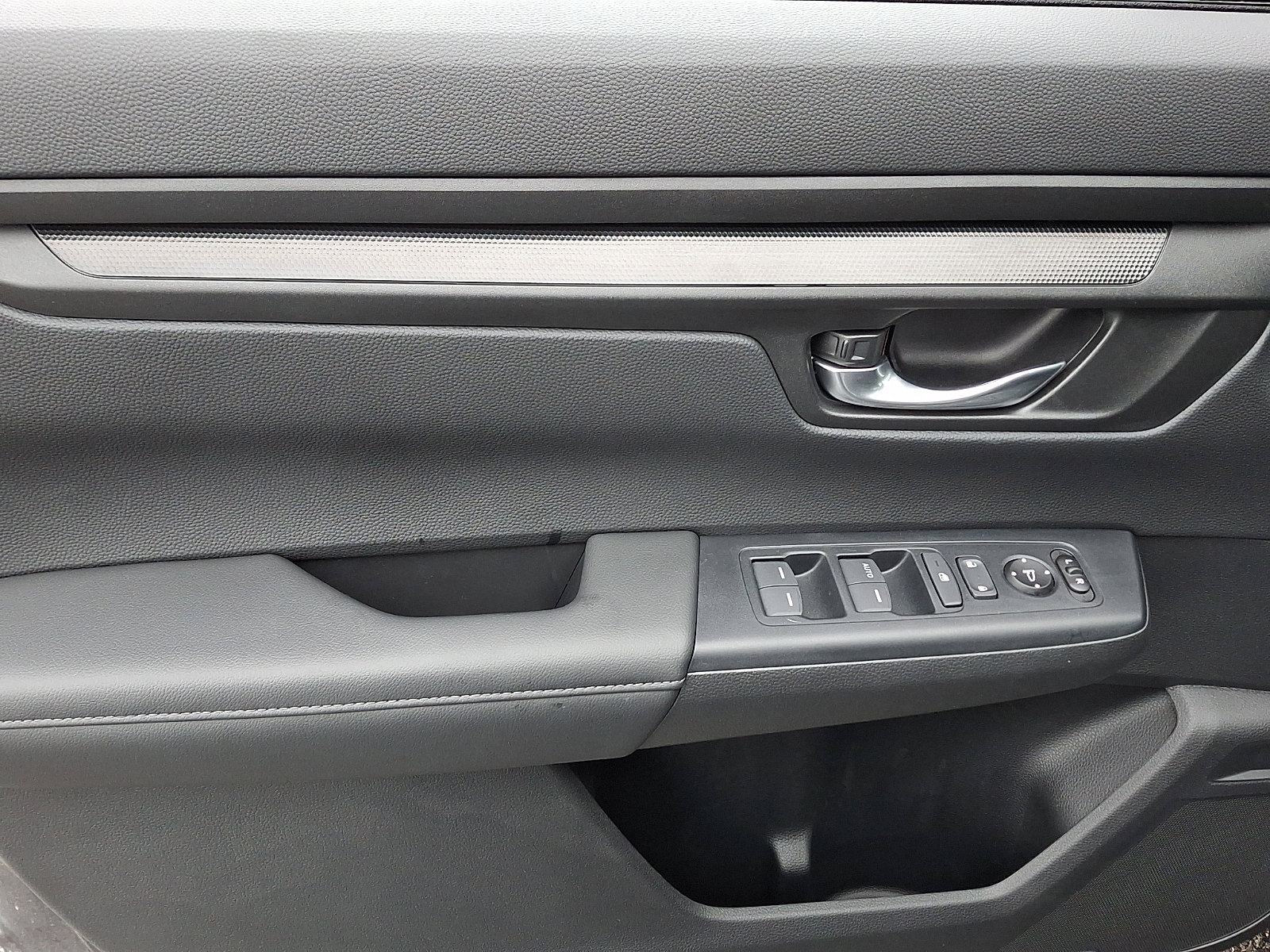 Used 2025 Honda CR-V LX image 12