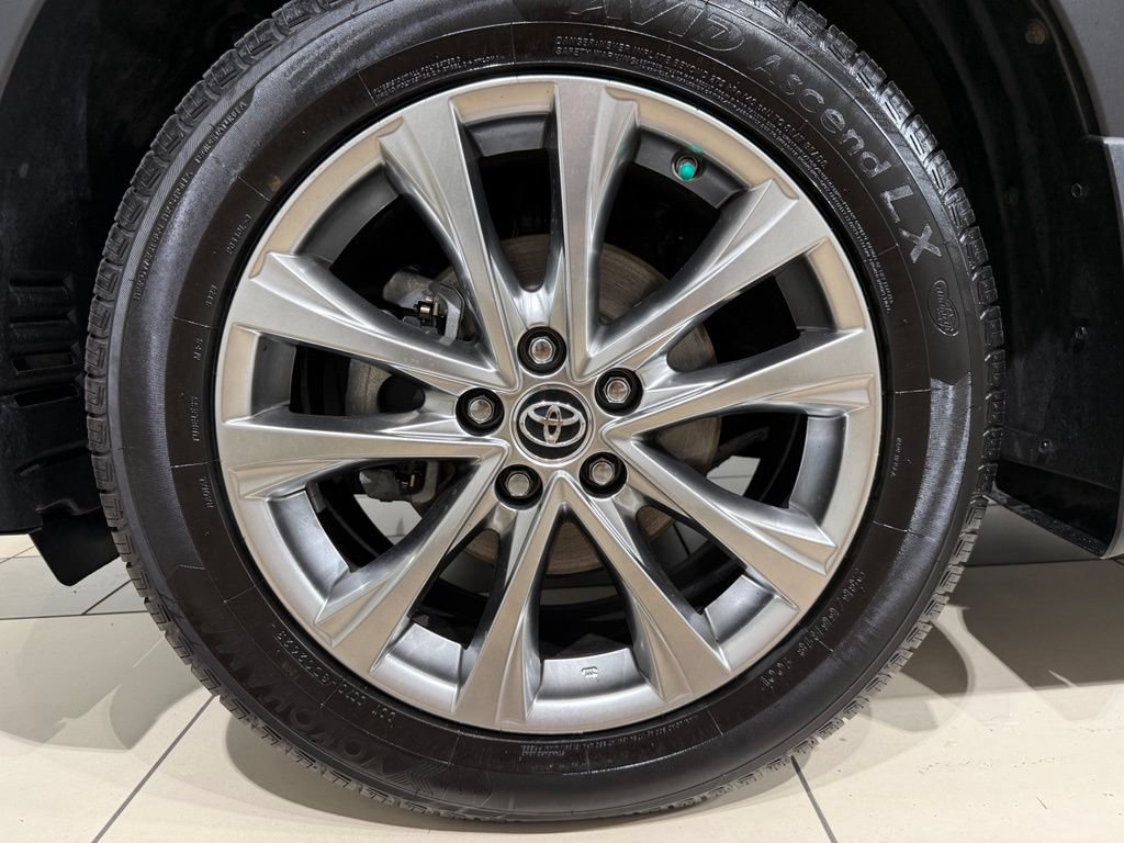 Certified 2018 Toyota RAV4 Limited AWD/4WD image 10