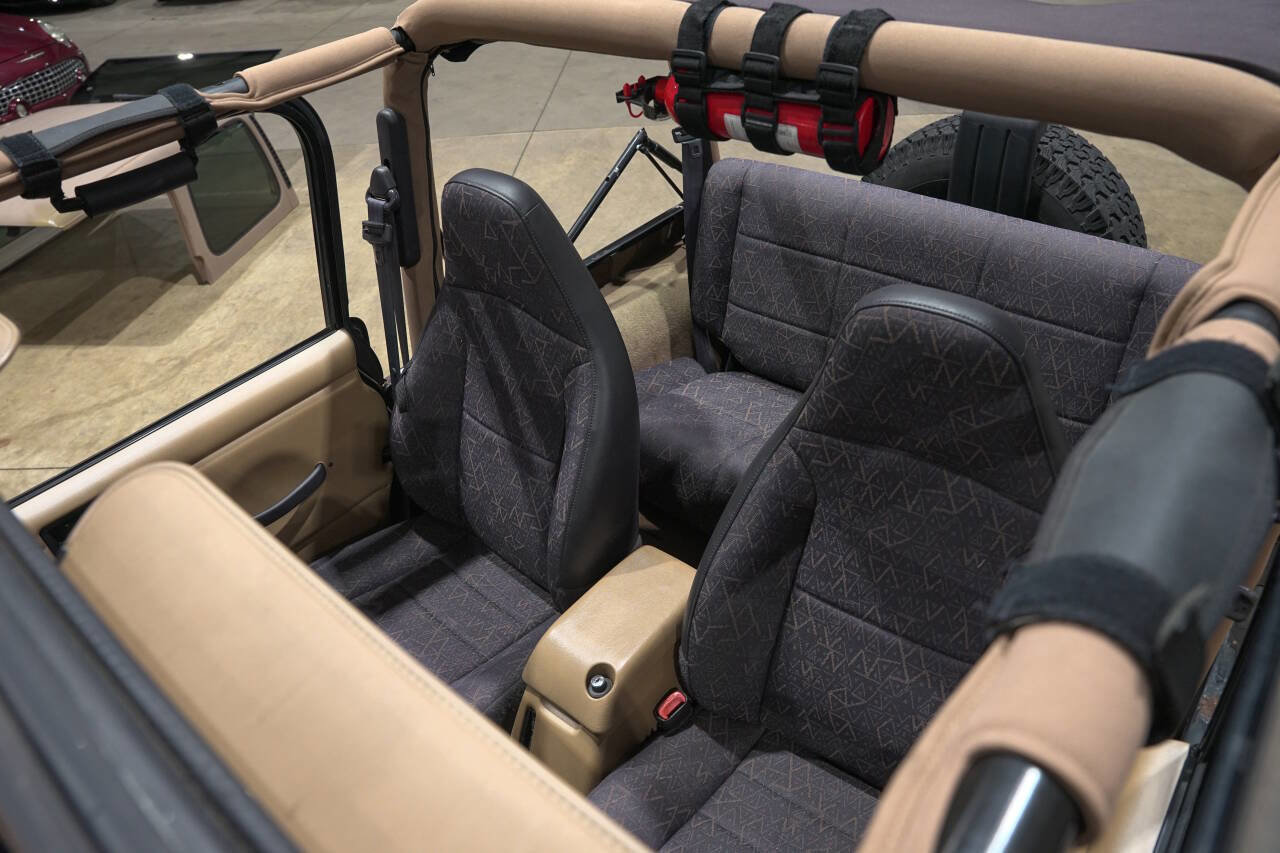 Used 2001 Jeep Wrangler Sahara image 19