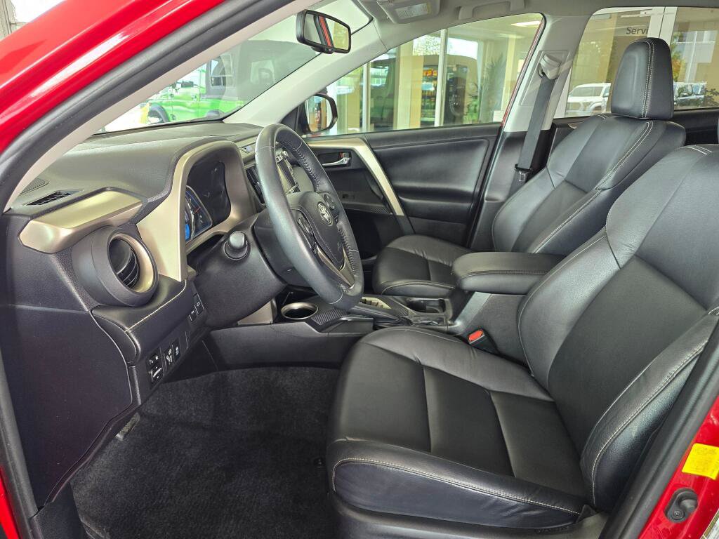 Used 2015 Toyota RAV4 Limited AWD/4WD image 18