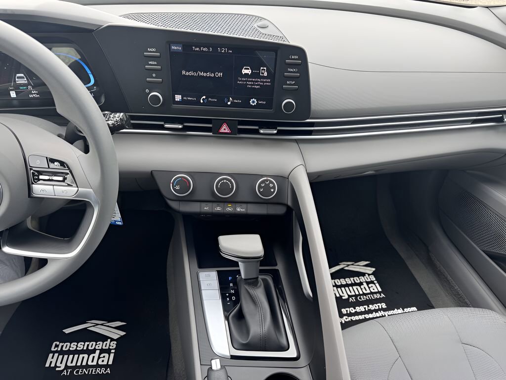 Used 2025 Hyundai Elantra SE image 15