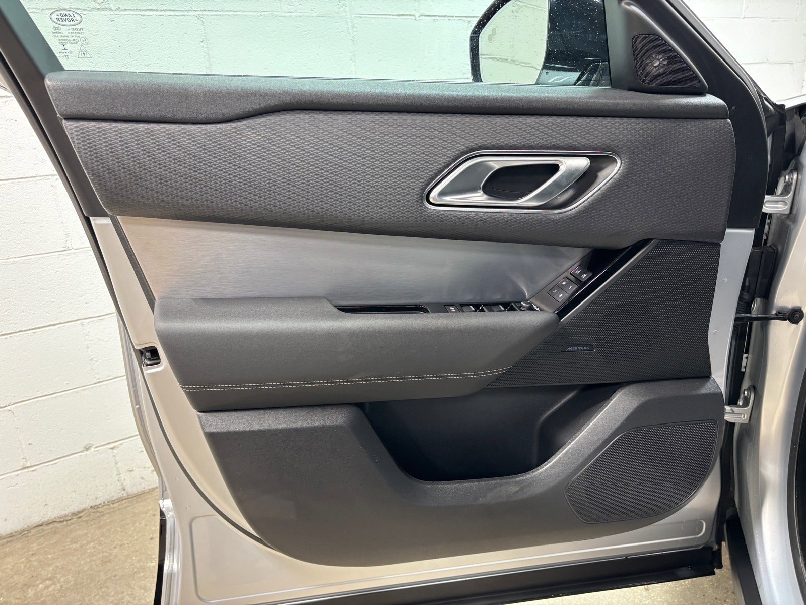 Used 2023 Land Rover Range Rover Velar R-Dynamic S AWD/4WD image 25