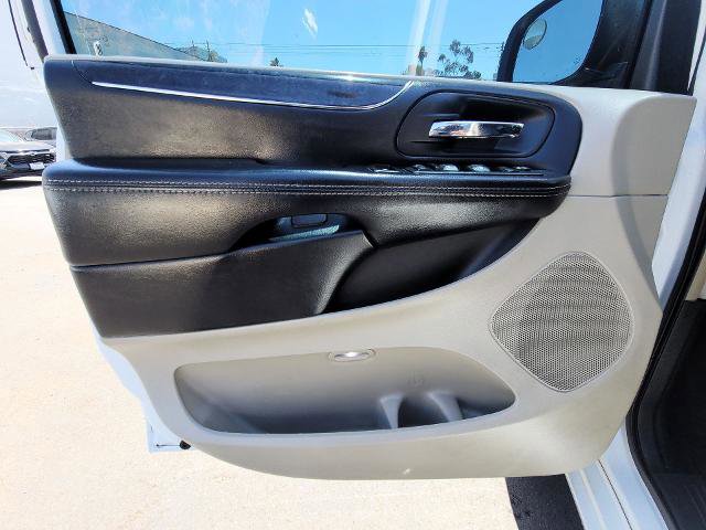 Used 2016 Chrysler Town & Country Touring FWD image 19