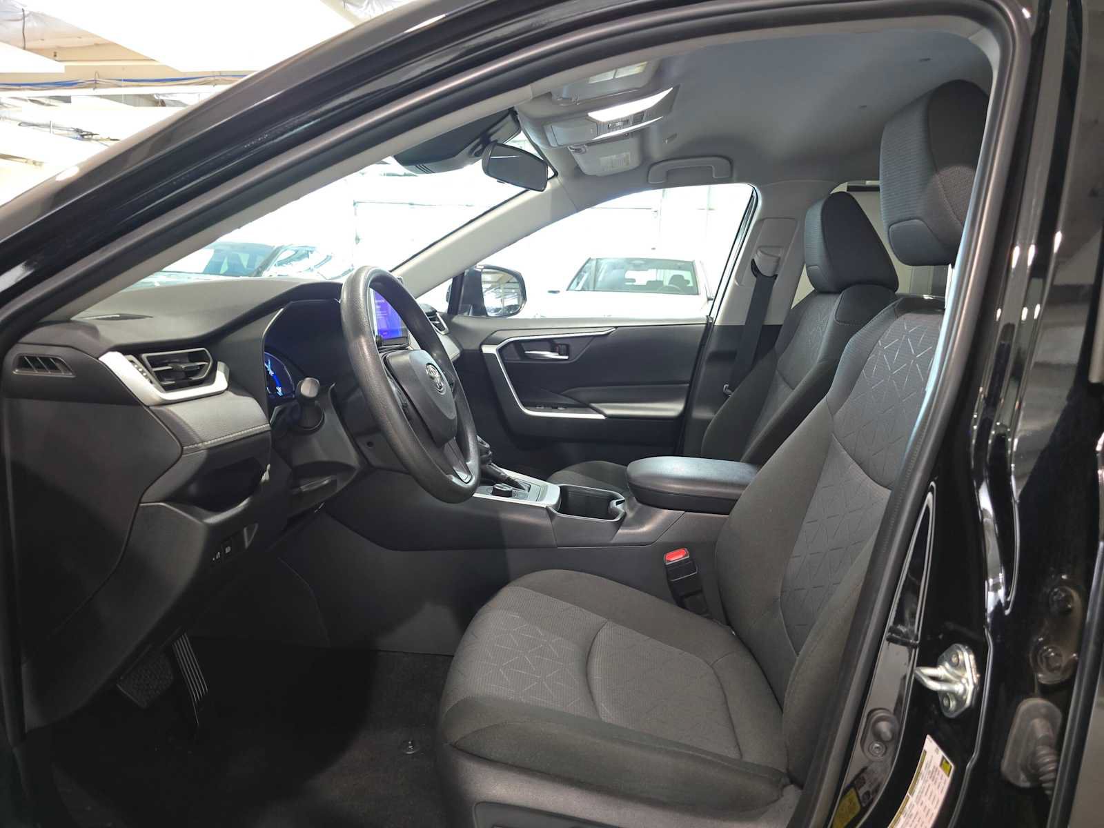 Used 2025 Toyota RAV4 XLE AWD/4WD image 20