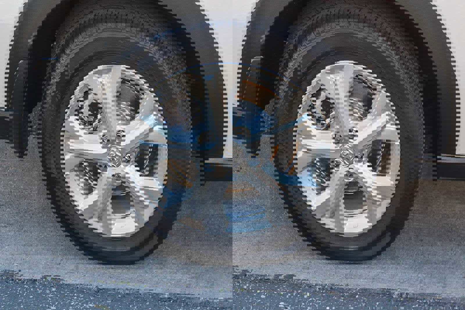 Used 2023 Honda HR-V LX image 8