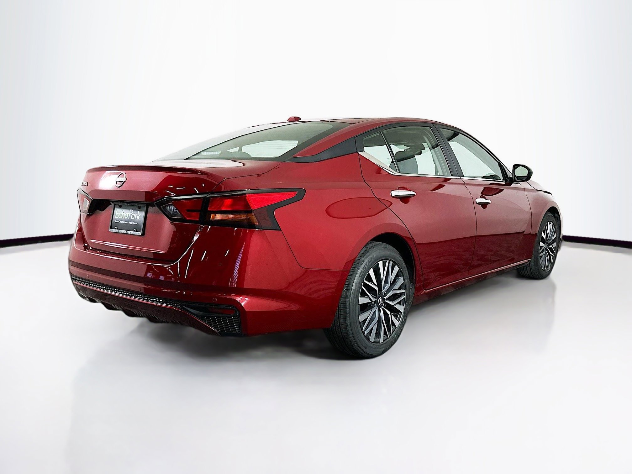 Used 2025 Nissan Altima 2.5 SV image 9
