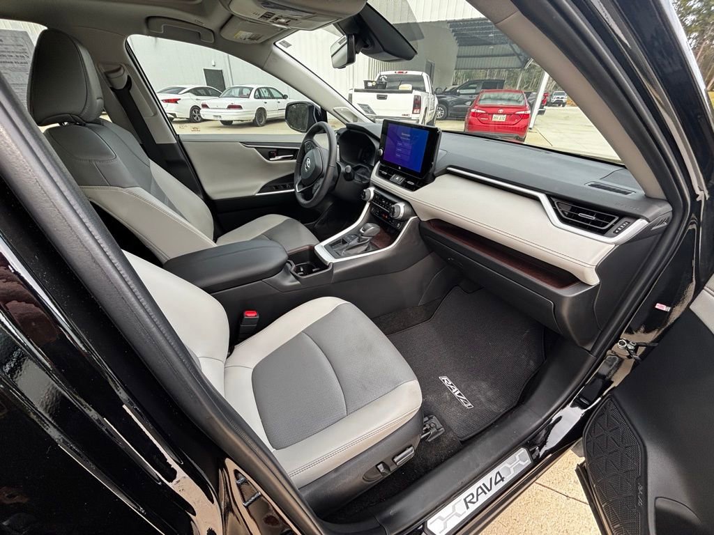 Used 2024 Toyota RAV4 Limited image 12