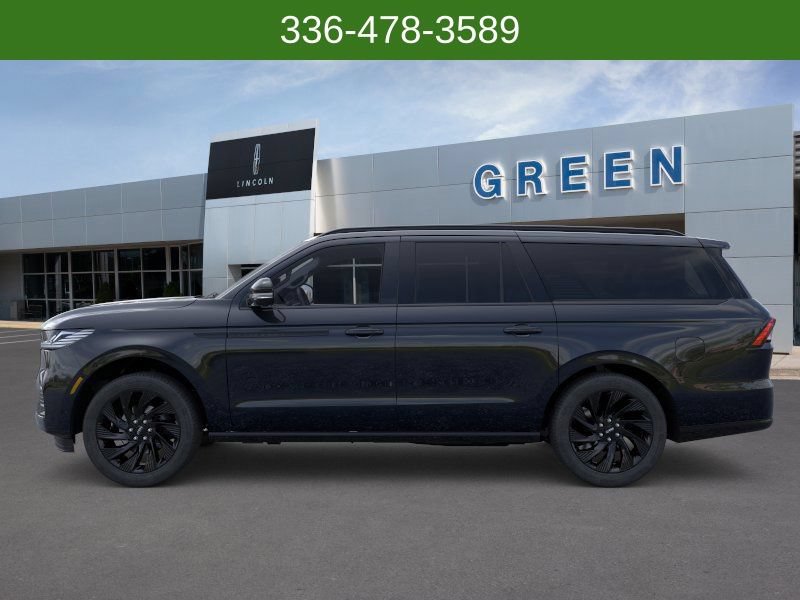 New 2026 Lincoln Navigator L Reserve w/ Jet Appearance Package AWD/4WD image 3