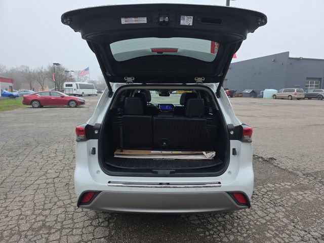 Used 2023 Toyota Highlander Platinum AWD/4WD image 26