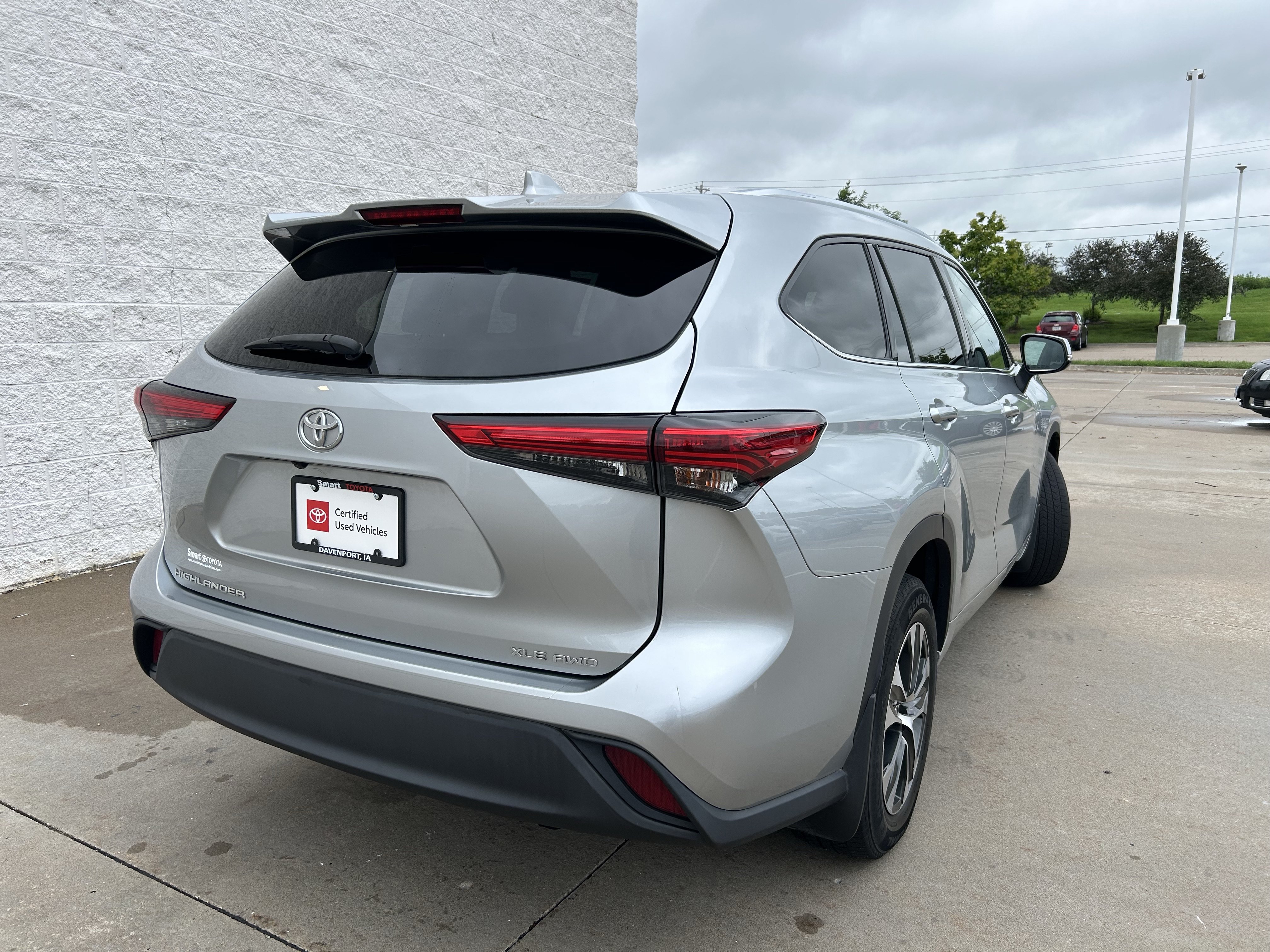 Certified 2020 Toyota Highlander XLE AWD/4WD image 6