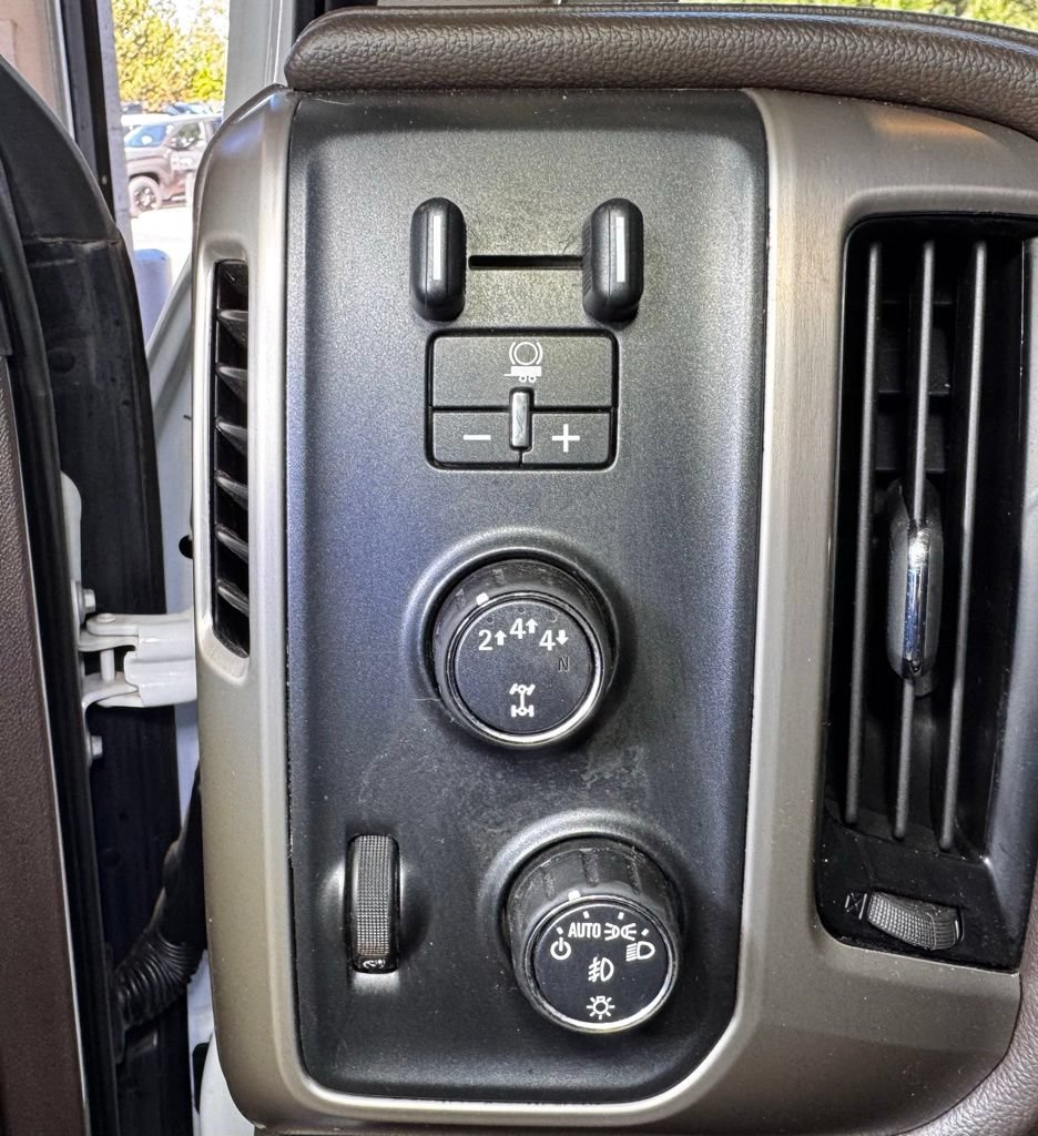 Used 2019 GMC Sierra 2500 Denali w/ Duramax Plus Package AWD/4WD image 24