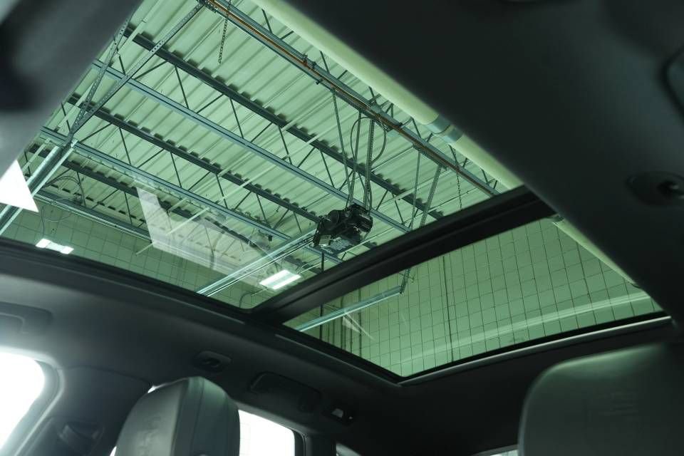 Certified 2025 Porsche Macan AWD/4WD image 37