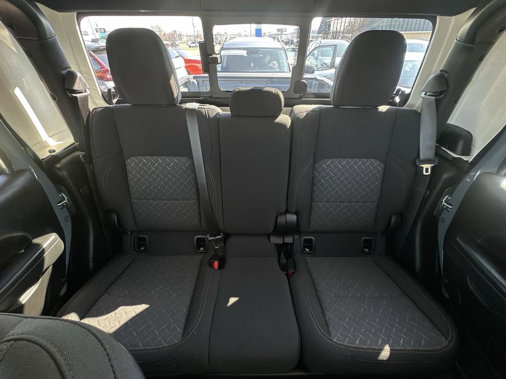 Used 2025 Jeep Gladiator Mojave w/ Convenience Group AWD/4WD image 22