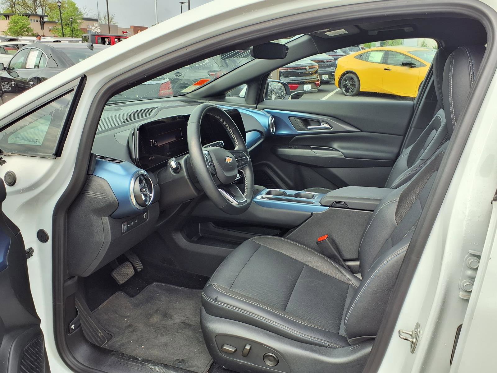 Used 2024 Chevrolet Equinox EV LT image 22